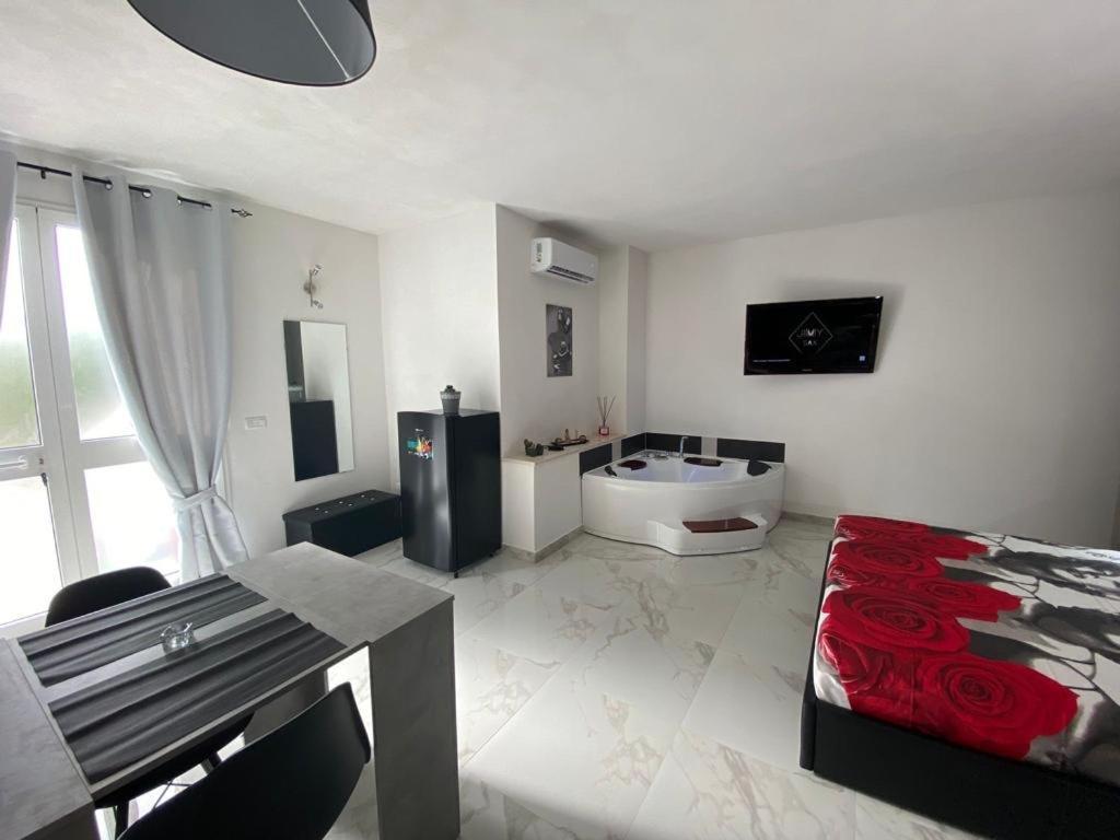 דירות פסקיצ'י Tosk House מראה חיצוני תמונה