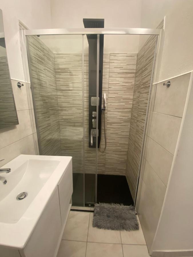 דירות פסקיצ'י Tosk House מראה חיצוני תמונה